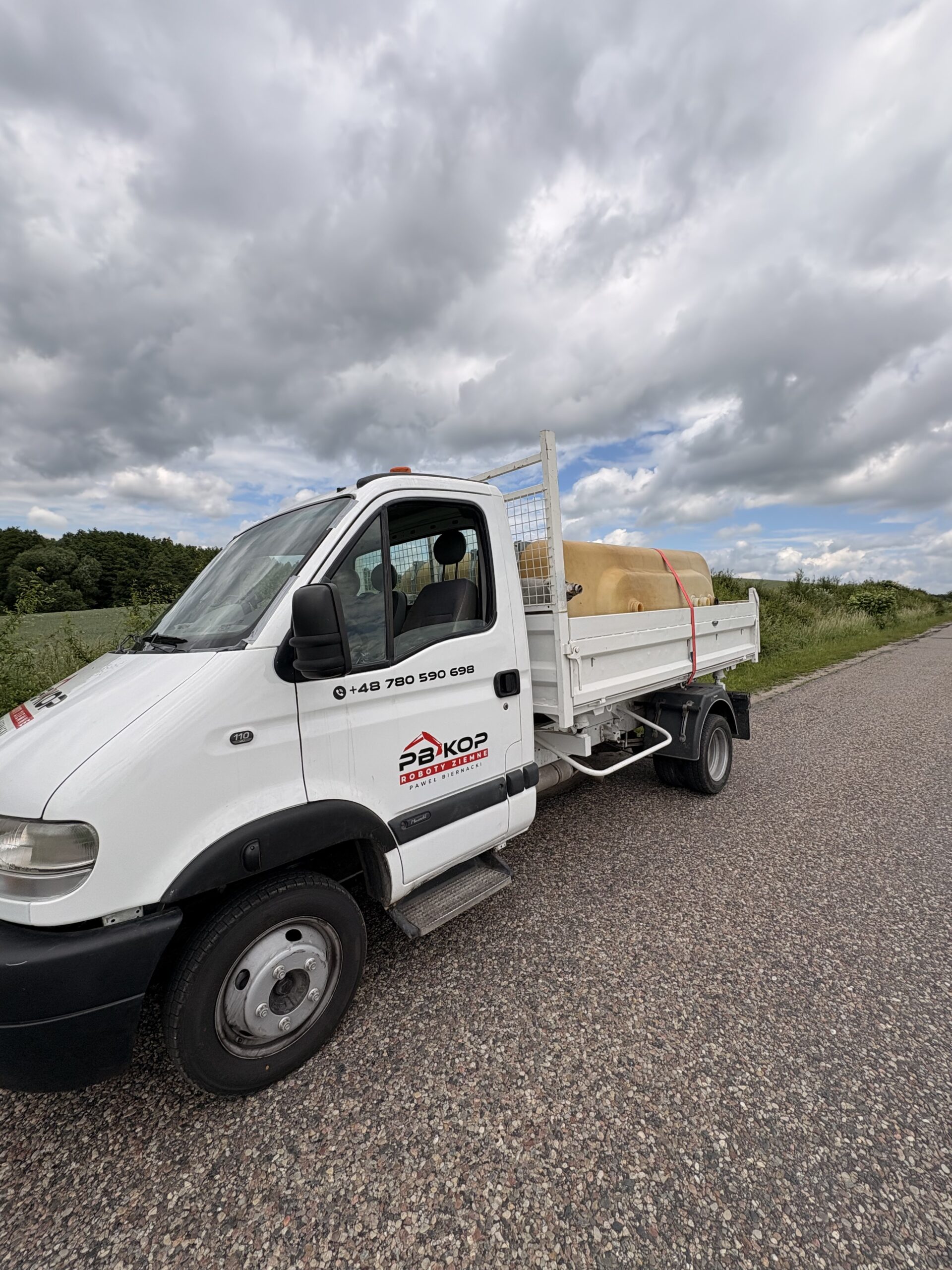 samochód z wywrotką, usługi transportowe.